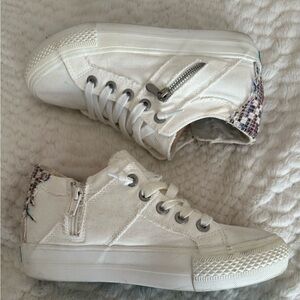 Blowfish Off White High-Top Sneakers with Zipper